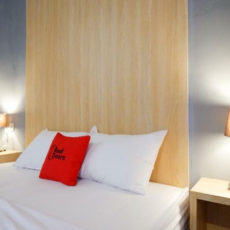 RedDoorz Syariah near Alun Alun Tegal Hotel Bagian luar foto