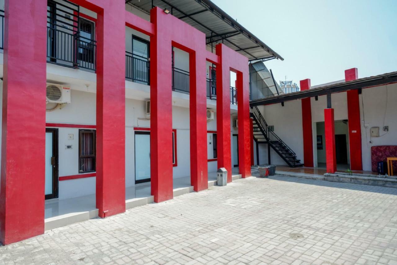 RedDoorz Syariah near Alun Alun Tegal Hotel Bagian luar foto