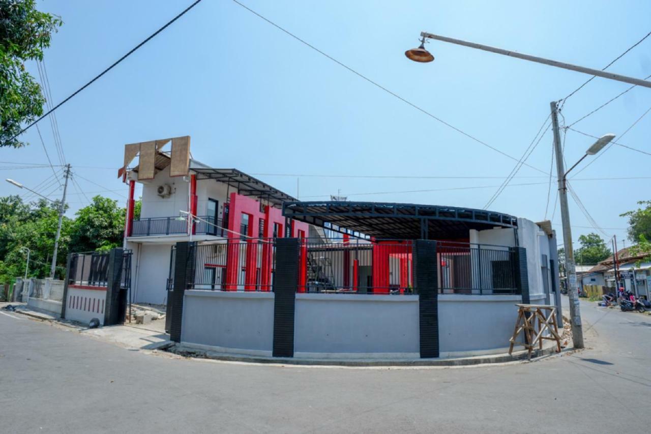 RedDoorz Syariah near Alun Alun Tegal Hotel Bagian luar foto