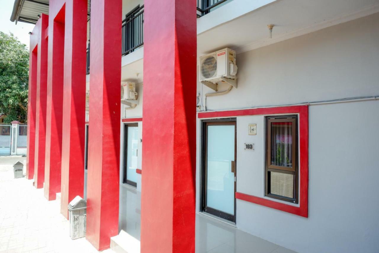 RedDoorz Syariah near Alun Alun Tegal Hotel Bagian luar foto