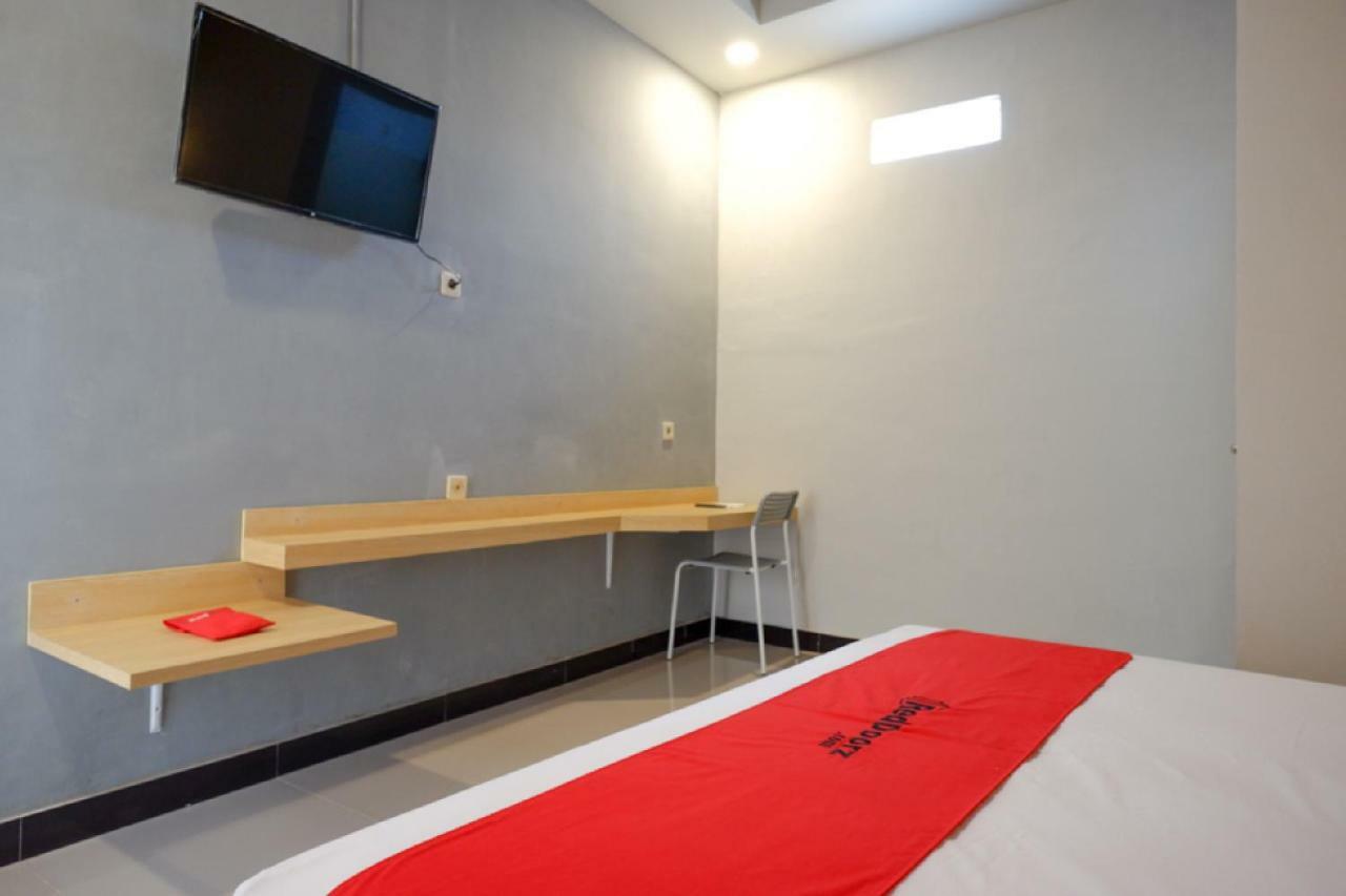 RedDoorz Syariah near Alun Alun Tegal Hotel Bagian luar foto