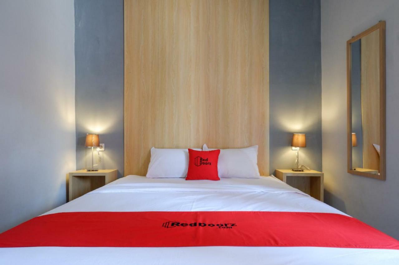 RedDoorz Syariah near Alun Alun Tegal Hotel Bagian luar foto