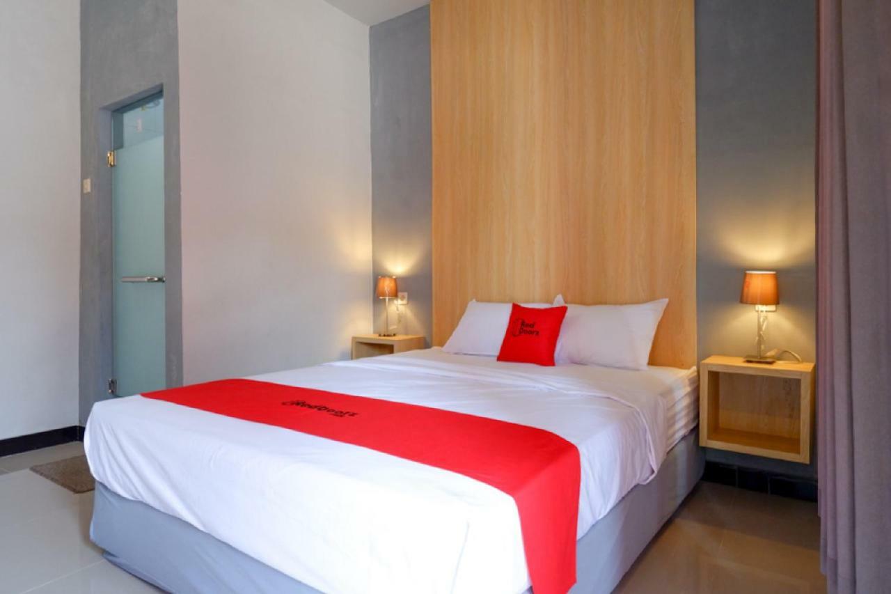 RedDoorz Syariah near Alun Alun Tegal Hotel Bagian luar foto